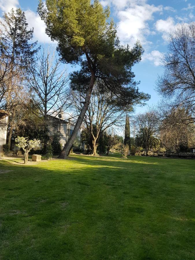 Le Mas Des Agapes Beaucaire  Exterior photo
