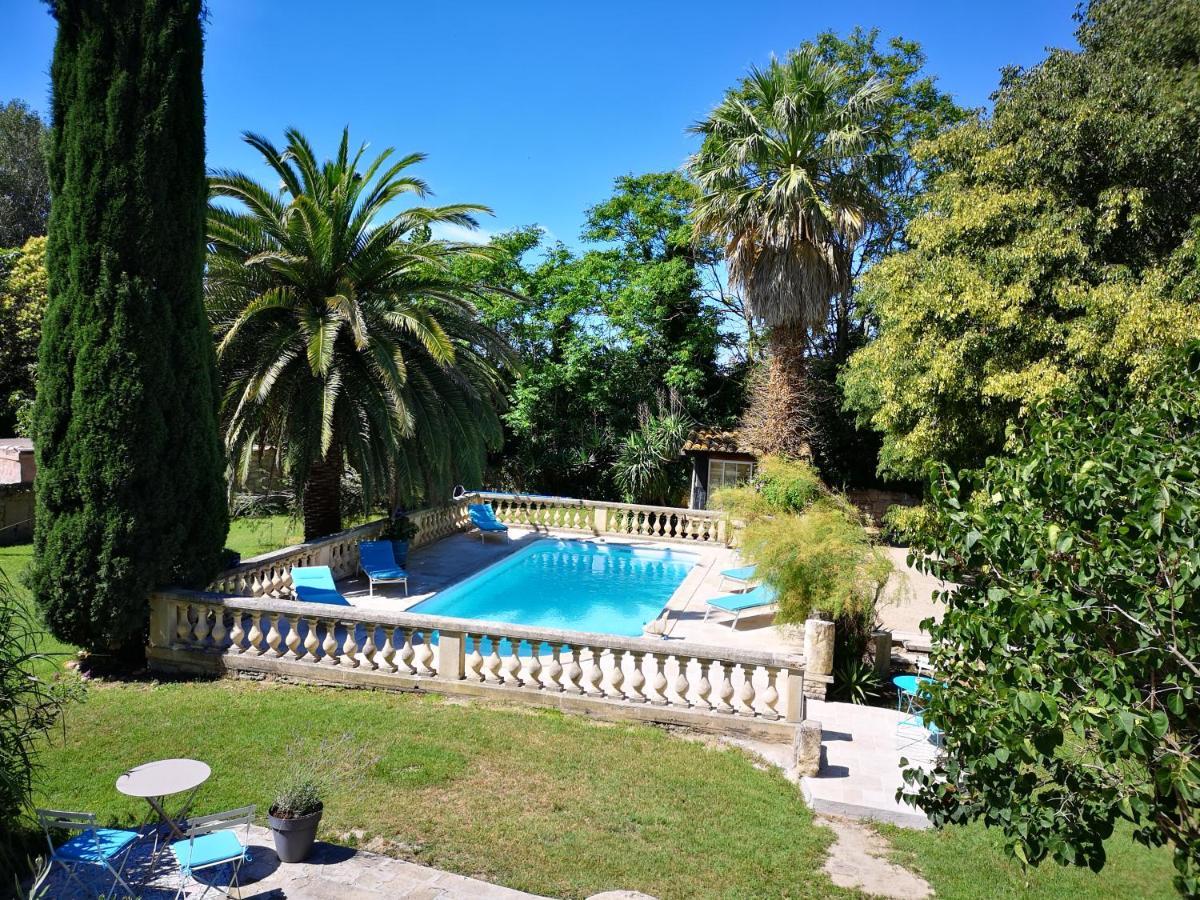Le Mas Des Agapes Beaucaire  Exterior photo