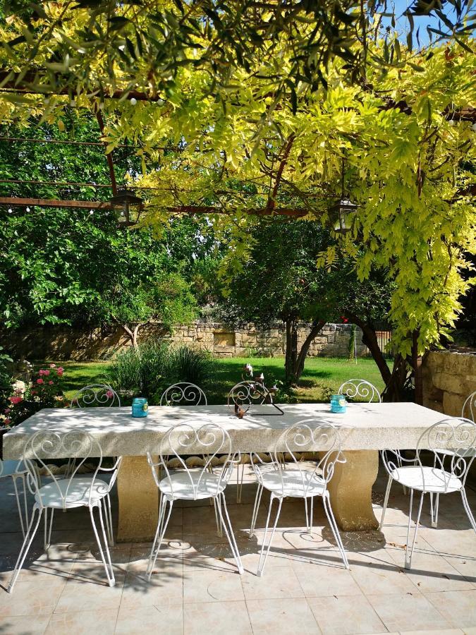 Le Mas Des Agapes Beaucaire  Exterior photo