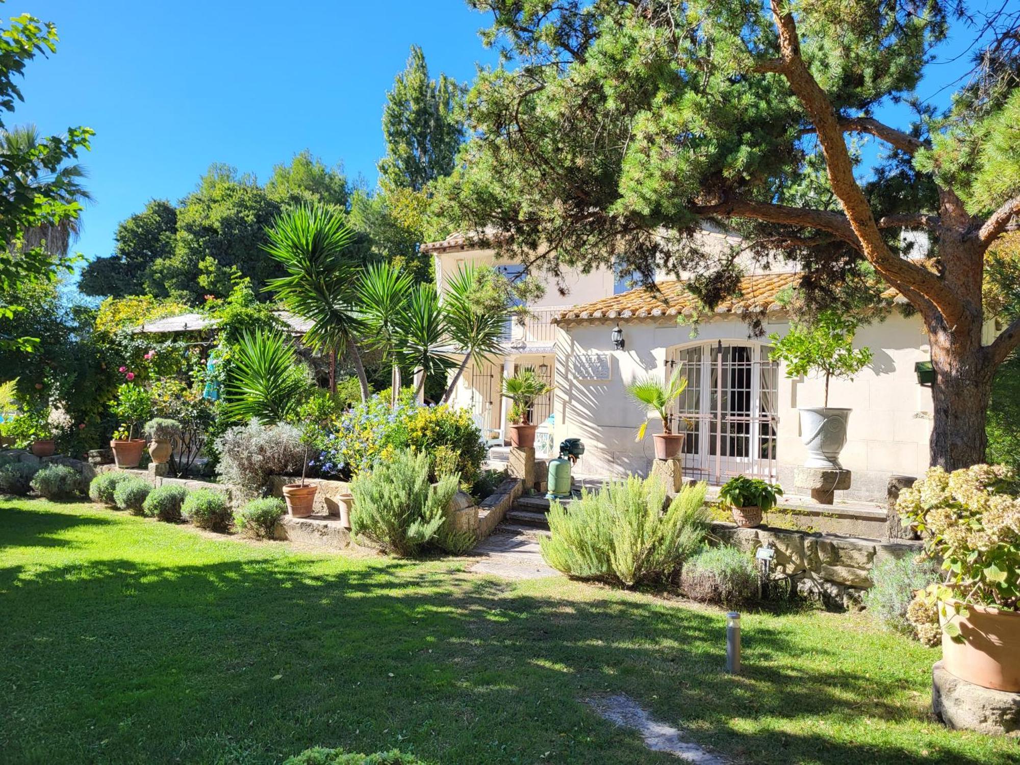 Le Mas Des Agapes Beaucaire  Exterior photo